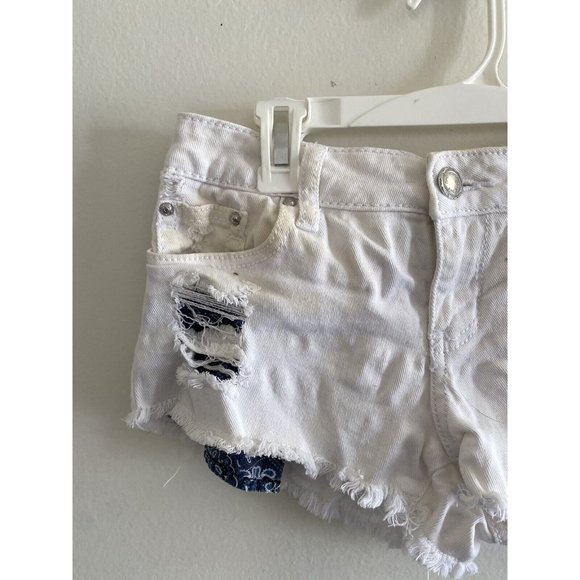 Almost Famous Womens White Shorts Distressed Size 5 READ DESCRIPTION - Picture 3 of 12